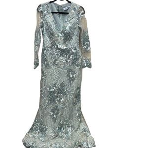 Stunning Mac Duggal size 8 dress gown with tags